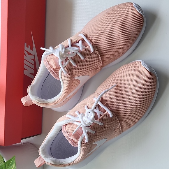 Nike Roshe One - Picture 1 of 4